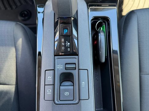 Used 2024 Toyota Prius LE FWD image 26