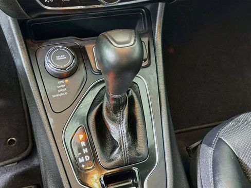 Used 2023 Jeep Cherokee Altitude Lux AWD/4WD image 25