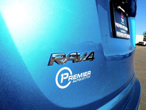 Used 2017 Toyota RAV4 XLE image 7