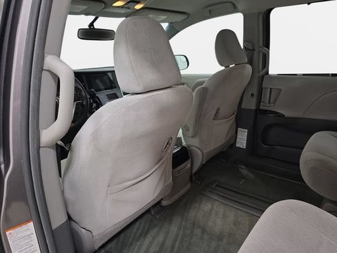 Used 2016 Toyota Sienna LE w/ Protection Package FWD image 12