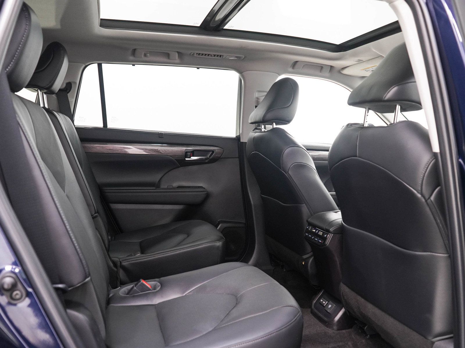 Used 2023 Toyota Highlander Platinum AWD/4WD image 15