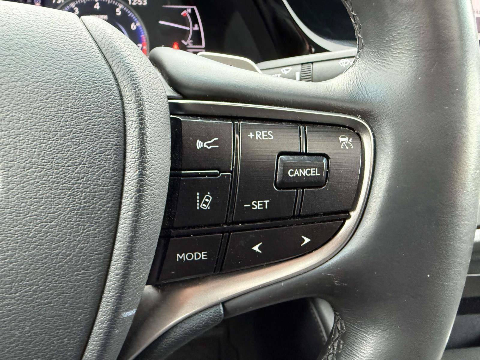 Used 2023 Lexus ES 350 w/ Premium Package FWD image 21