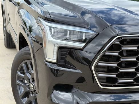 Used 2025 Toyota Sequoia Platinum AWD/4WD image 3