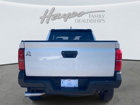 Used 2024 Toyota Tacoma SR image 4