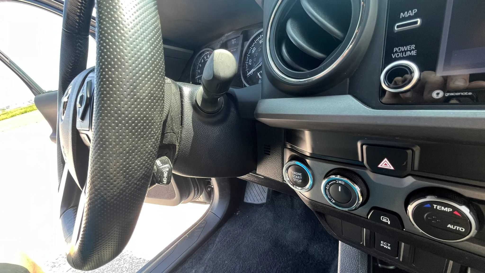 Used 2022 Toyota Tacoma TRD Off-Road AWD/4WD image 17