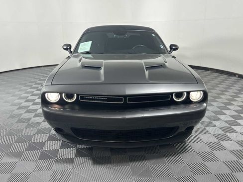 Used 2015 Dodge Challenger SXT RWD image 2