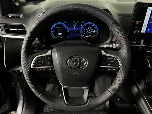 Used 2026 Toyota Sienna Limited FWD image 16