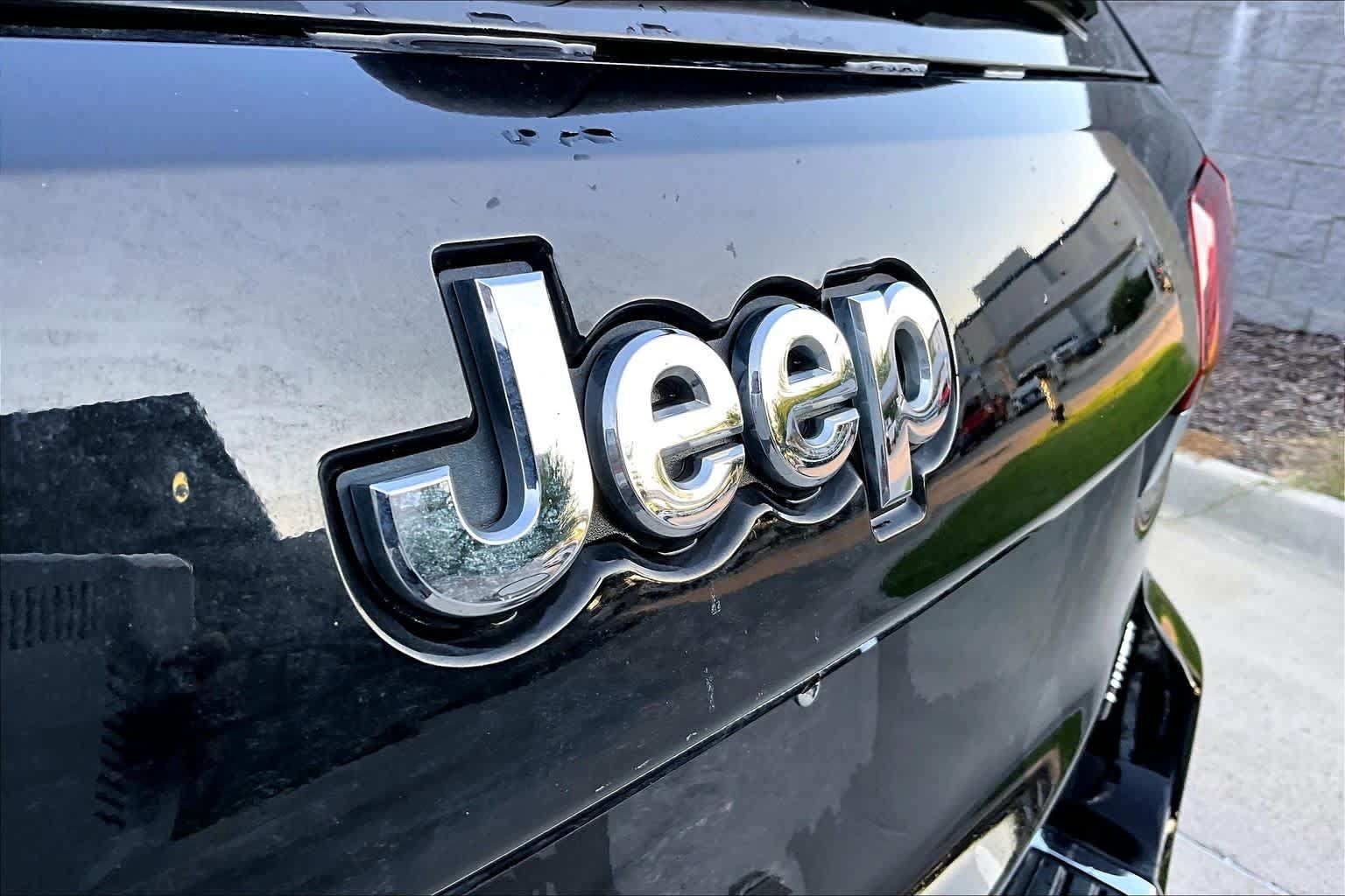 Used 2020 Jeep Grand Cherokee Limited w/ Luxury Group II RWD image 34