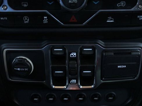 Used 2021 Jeep Gladiator Sport image 19