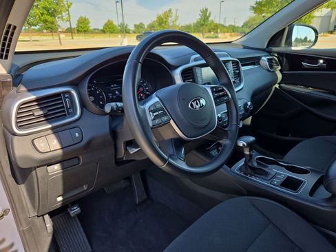 Used 2020 Kia Sorento S FWD image 2