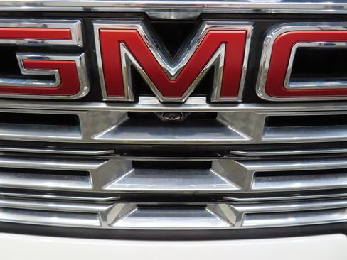 Used 2024 GMC Acadia Denali image 51