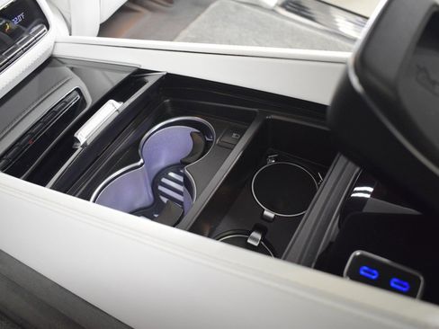 Used 2025 Mercedes-Benz Maybach GLS 600 4MATIC image 23