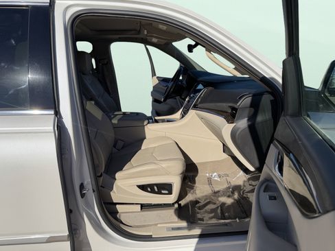 Used 2020 Cadillac Escalade Premium Luxury image 50