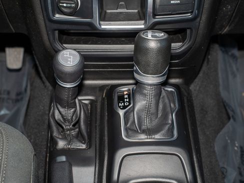 Used 2018 Jeep Wrangler Unlimited Sport image 24