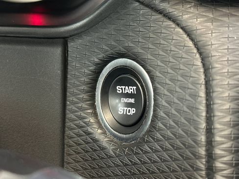 Used 2023 Land Rover Range Rover Velar R-Dynamic S image 34