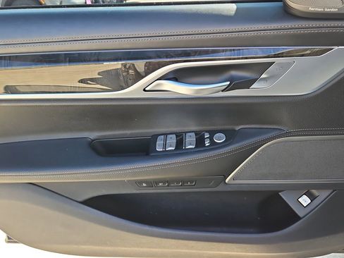 Used 2019 BMW 740i w/ Executive Package image 15