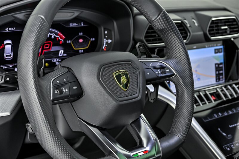 Used 2021 Lamborghini Urus AWD/4WD image 25