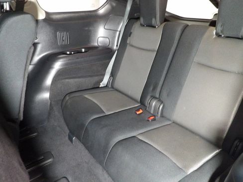 Used 2019 Nissan Pathfinder SV FWD image 12