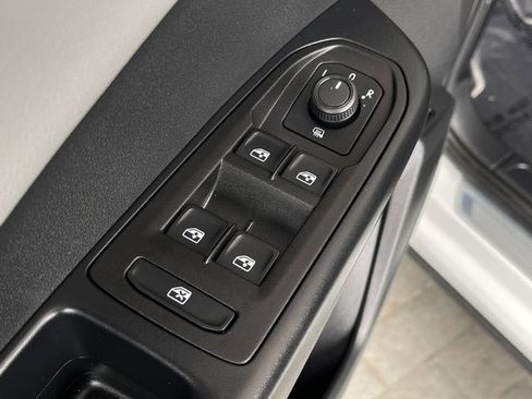 Used 2023 Volkswagen Taos SE image 10