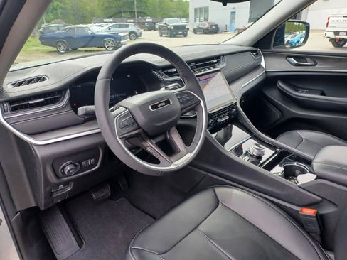 Used 2023 Jeep Grand Cherokee L Limited AWD/4WD image 8