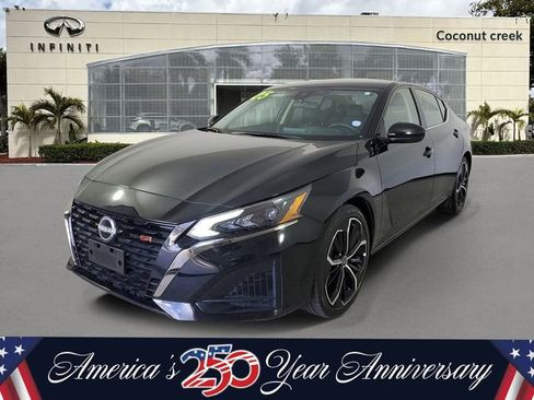 Used 2025 Nissan Altima 2.5 SR FWD image 3