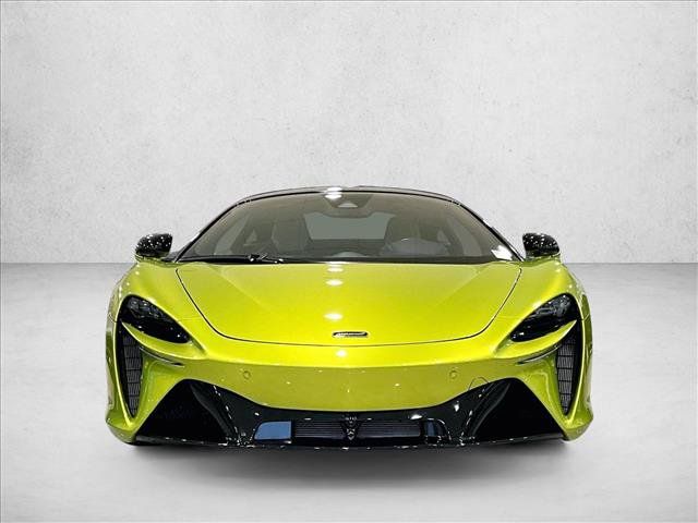 Used 2023 McLaren Artura RWD image 3