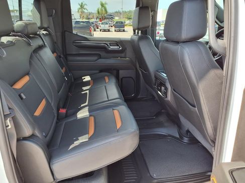 Used 2024 GMC Sierra 1500 AT4 w/ Technology Package AWD/4WD image 17