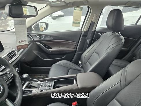 Used 2018 MAZDA MAZDA3 Grand Touring w/ Premium Equipment Package FWD image 3