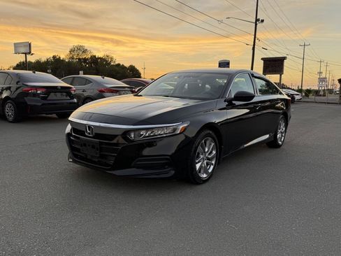 Used 2018 Honda Accord LX image 3