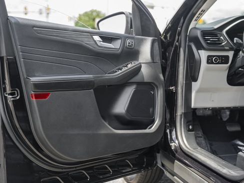 Used 2023 Ford Escape SE w/ PHEV Premium Package FWD image 38