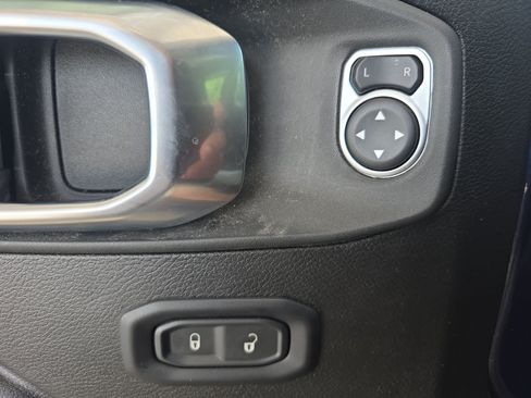 Used 2025 Jeep Gladiator Mojave AWD/4WD image 25