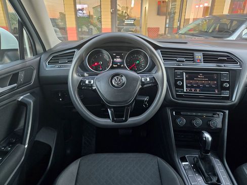 Used 2018 Volkswagen Tiguan S image 62
