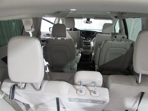 Used 2021 Chrysler Voyager Lxi image 37