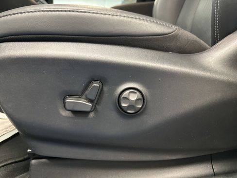 Used 2025 Chrysler Pacifica Select image 31