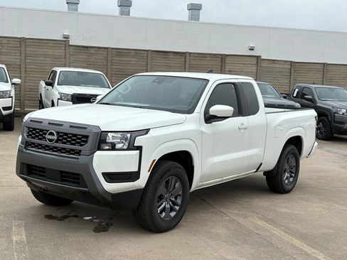 New 2026 Nissan Frontier SV image 4