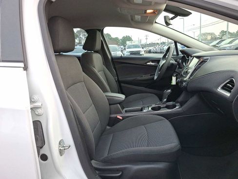 Certified 2017 Chevrolet Cruze LT image 30