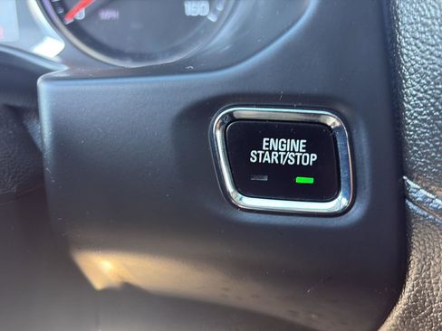 Used 2023 GMC Acadia SLE image 25