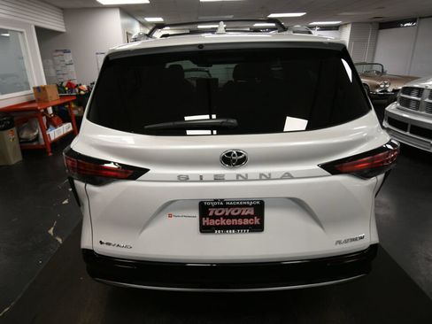 Used 2026 Toyota Sienna Platinum AWD/4WD image 6