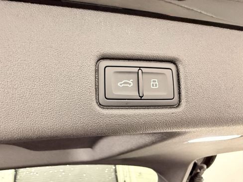 Used 2025 Audi Q5 Premium w/ Convenience Package AWD/4WD image 27