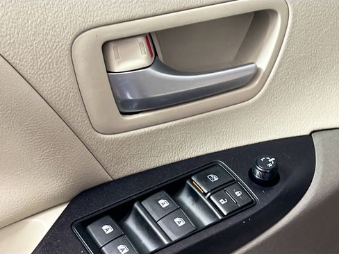 Used 2016 Toyota Sienna LE image 16