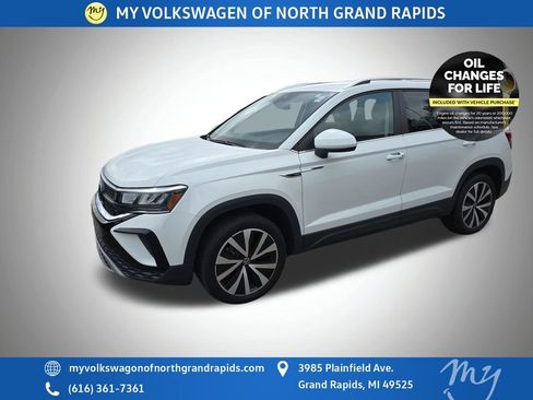 Used 2023 Volkswagen Taos SE FWD image 4