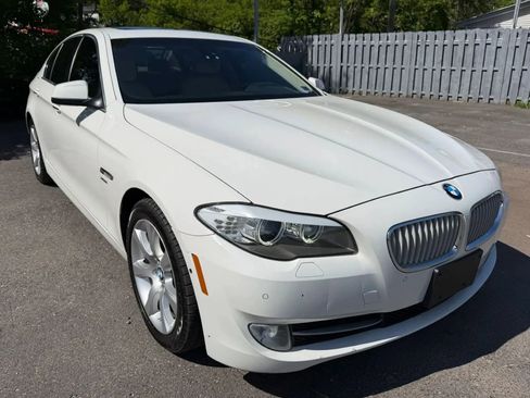 Used 2011 BMW 550i xDrive Sedan AWD/4WD image 3