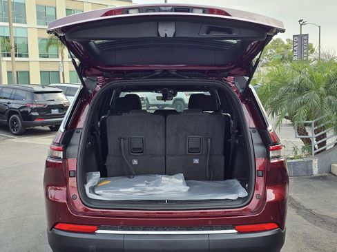 New 2025 Jeep Grand Cherokee L Laredo image 7