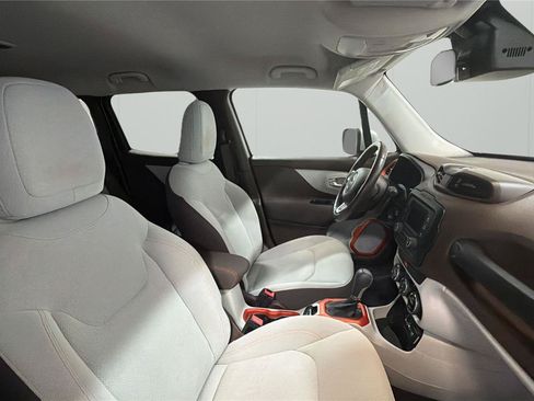 Used 2017 Jeep Renegade Latitude w/ Popular Equipment Group FWD image 14