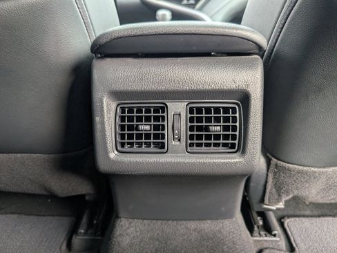 Used 2023 Toyota Camry SE image 7