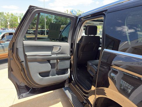 Used 2025 Ford Expedition Max Platinum AWD/4WD image 21