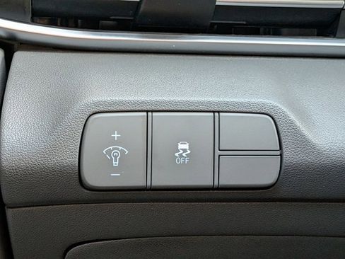 Used 2025 Hyundai Elantra Sport image 16