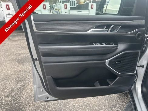 Used 2024 Jeep Wagoneer Series II w/ Flexible Seating Group AWD/4WD image 11