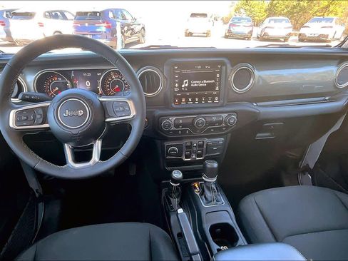 Used 2023 Jeep Gladiator Overland image 16