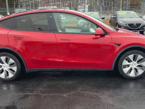 Used 2022 Tesla Model Y Long Range image 9